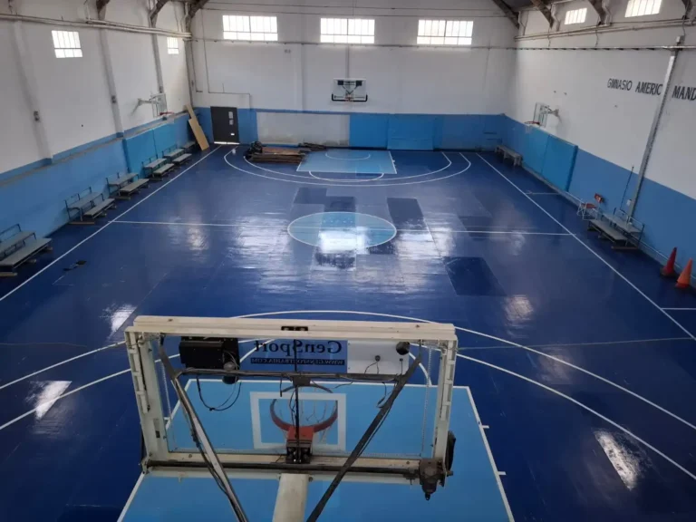 El Nacional finalizó la reparación de su cancha tras la inundación